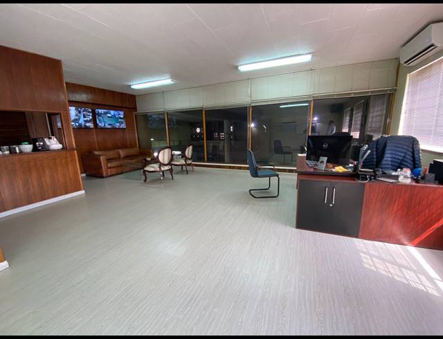 3,300M² WAREHOUSE FOR SALE IN GERMISTON CENTRAL